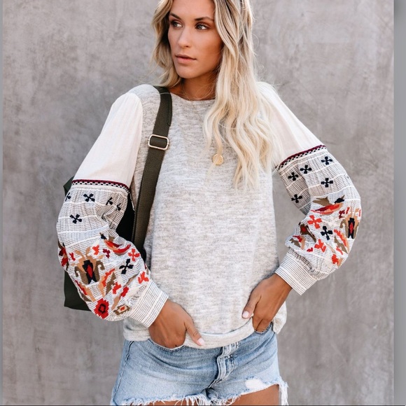 Vici Tops - ☀️Embroidered blouse☀️